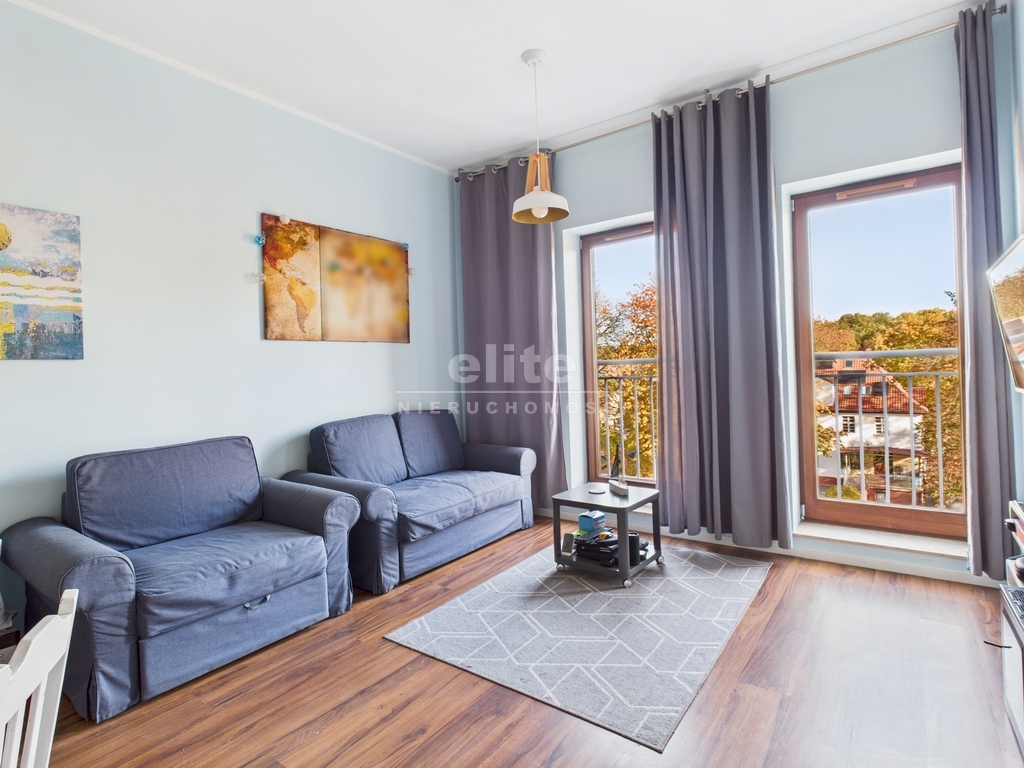 Na sprzedaż komfortowe mieszkanie dwupokojowe położone na 3. piętrze n... Mieszkania na sprzedaż ŚWINOUJŚCIE